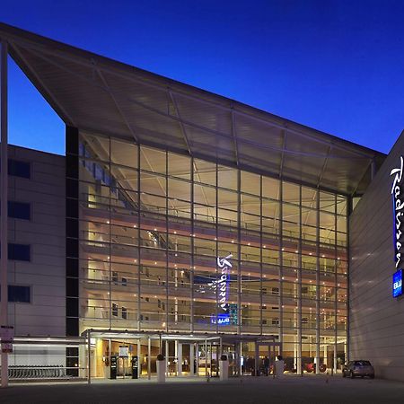 Radisson Blu Hotel London Stansted Airport Stansted Mountfitchet Esterno foto Radisson Blu