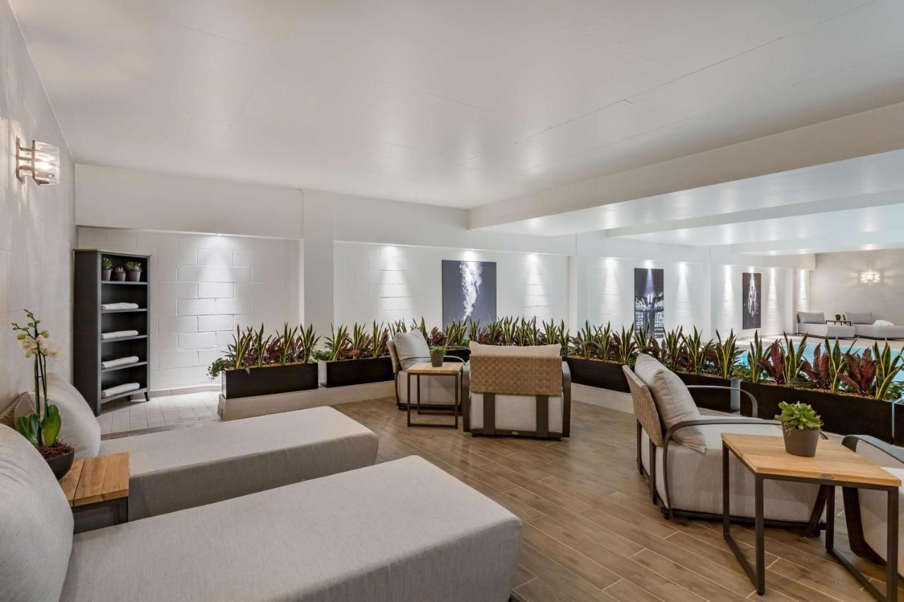 Radisson Blu Hotel London Stansted Airport Stansted Mountfitchet Esterno foto Spa interior design