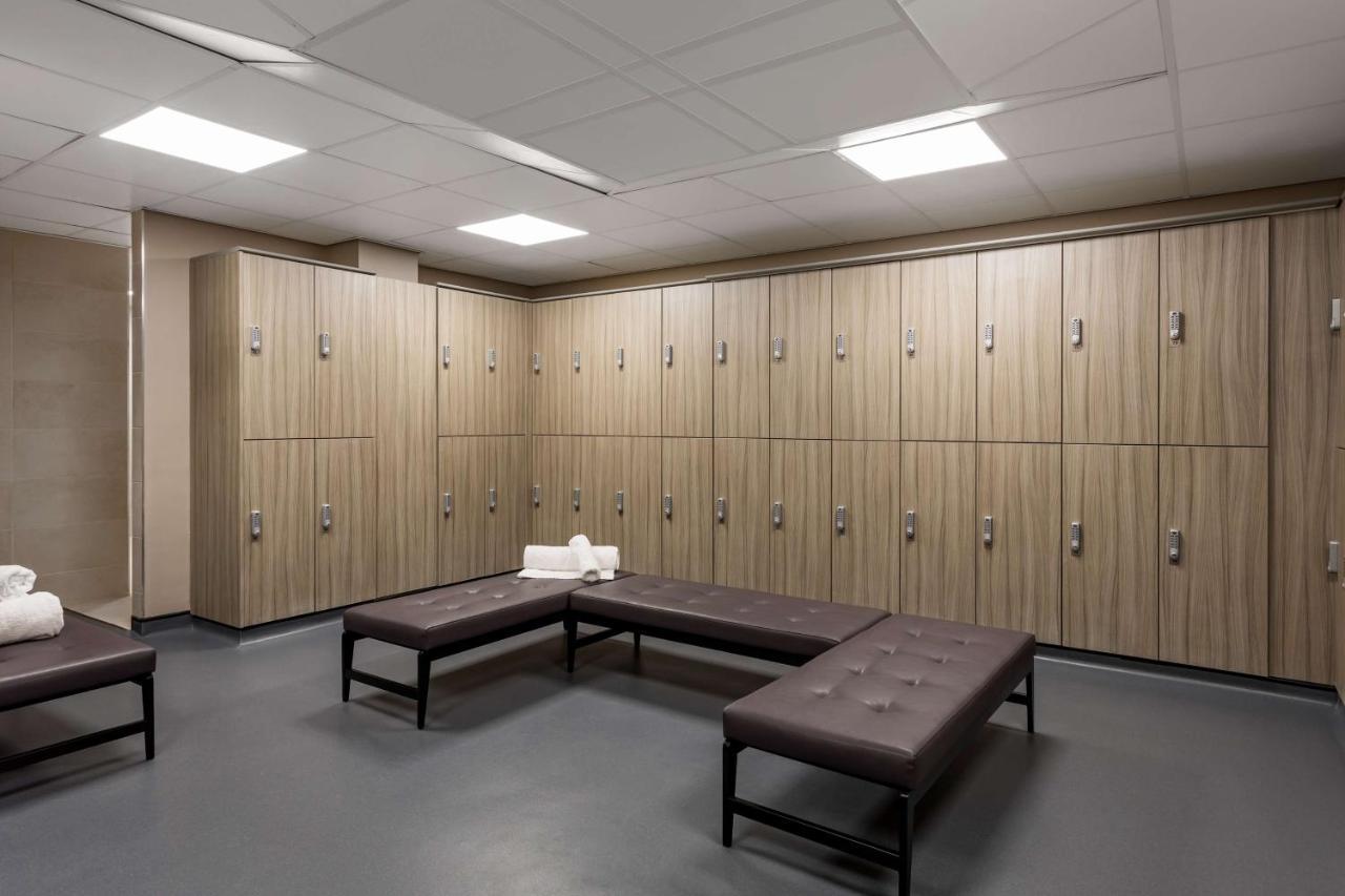 Radisson Blu Hotel London Stansted Airport Stansted Mountfitchet Esterno foto Locker room