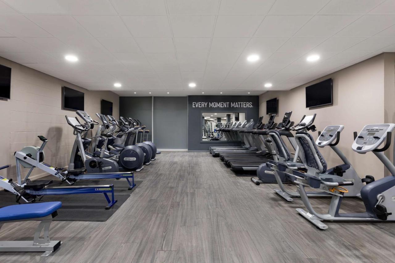Radisson Blu Hotel London Stansted Airport Stansted Mountfitchet Esterno foto The gym at the hotel