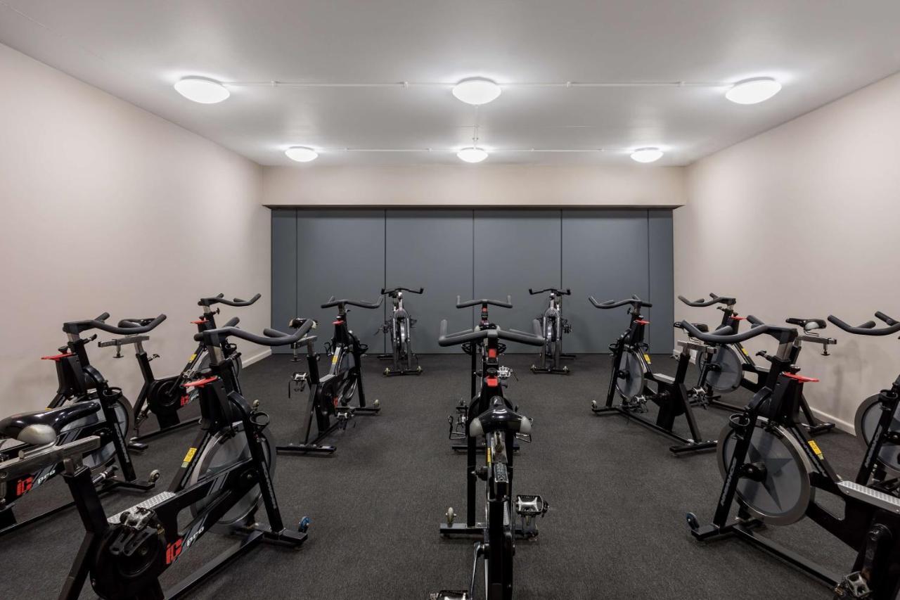 Radisson Blu Hotel London Stansted Airport Stansted Mountfitchet Esterno foto Spin class at a gym