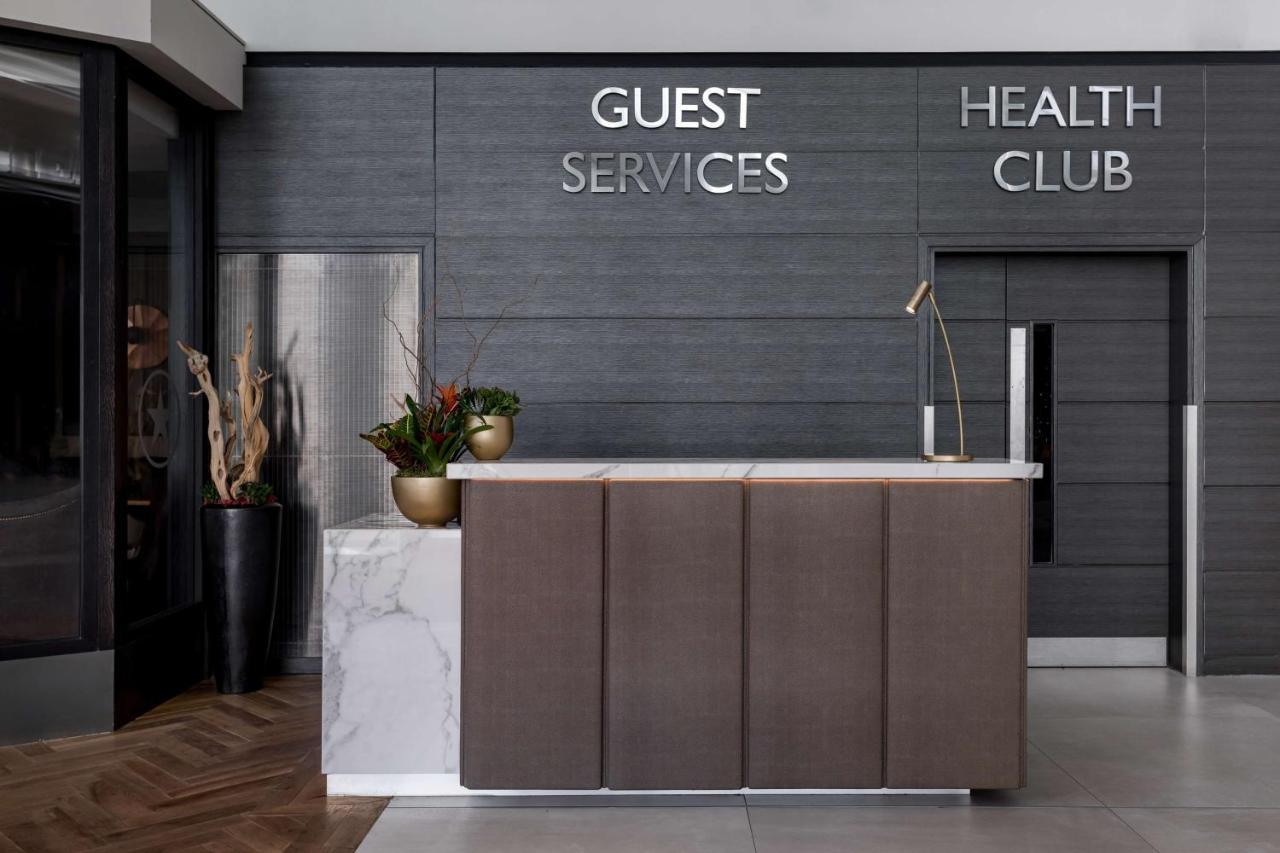 Radisson Blu Hotel London Stansted Airport Stansted Mountfitchet Esterno foto Reception desk
