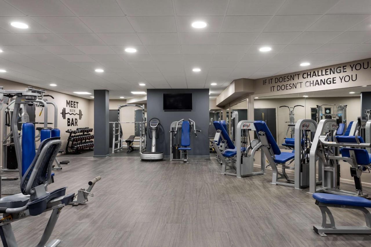 Radisson Blu Hotel London Stansted Airport Stansted Mountfitchet Esterno foto Gym interior design