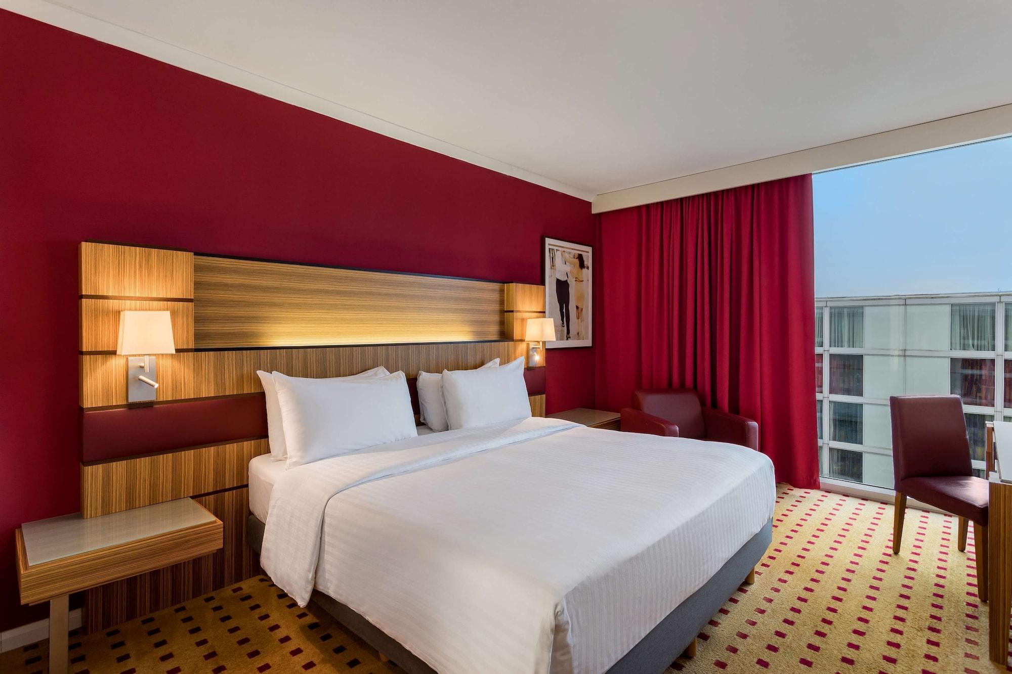 Radisson Blu Hotel London Stansted Airport Stansted Mountfitchet Esterno foto A room at the Hilton Munich