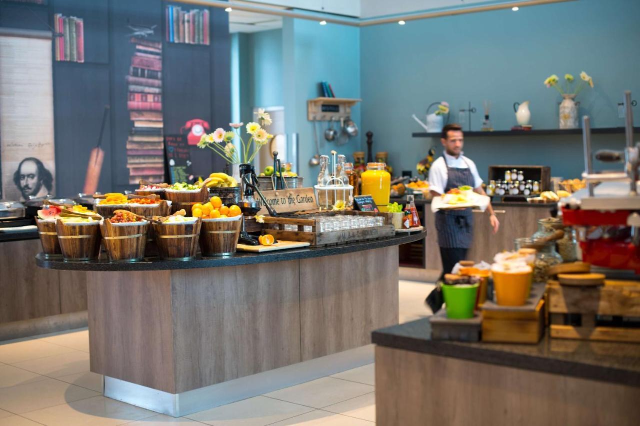 Radisson Blu Hotel London Stansted Airport Stansted Mountfitchet Esterno foto Welcome to the Garden