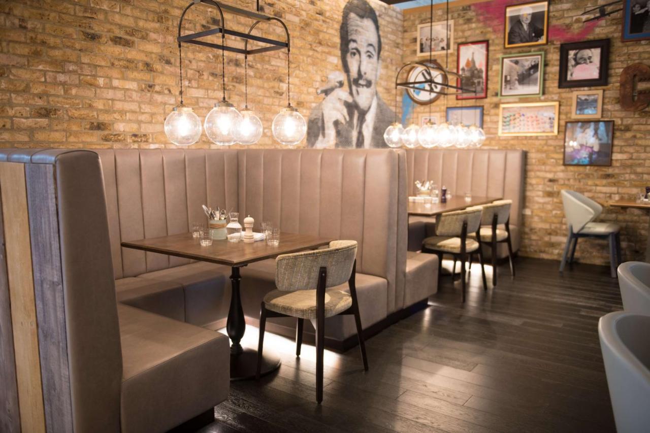 Radisson Blu Hotel London Stansted Airport Stansted Mountfitchet Esterno foto The interior of the restaurant